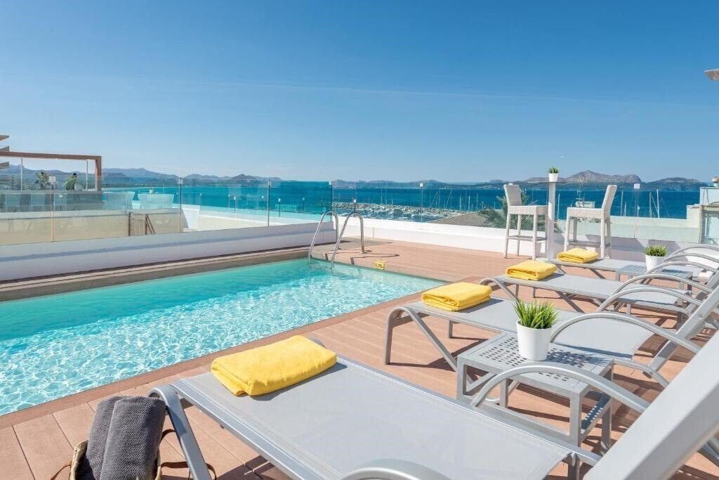 Отель Llaut Boutique 4*