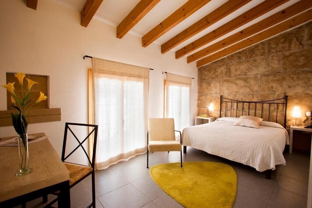 Готель L'Hostal D'Interior 3*