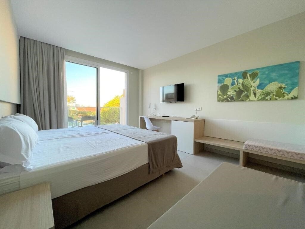 Фото Bakour Garbi Cala Millor 4*