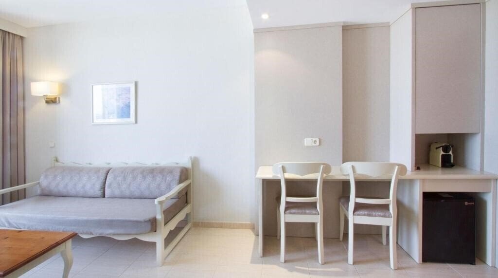 Картинка Bakour Garbi Cala Millor 4*