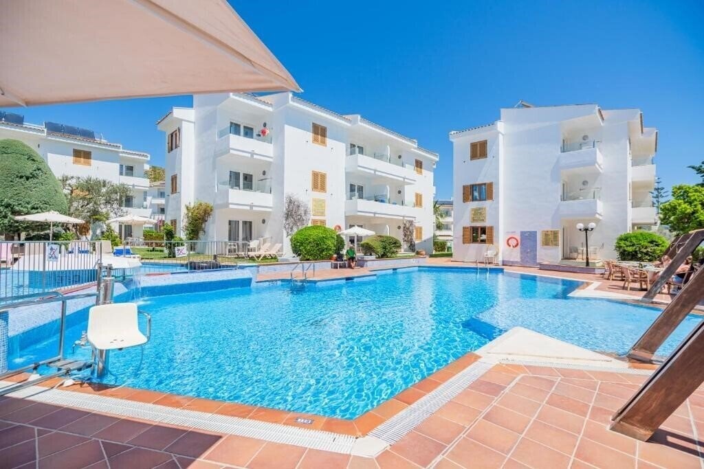 Готель Flora Aparthotel 3*
