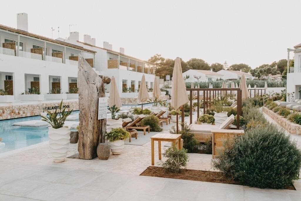 Фото Lago Resort Menorca - Suites del Lago 5*