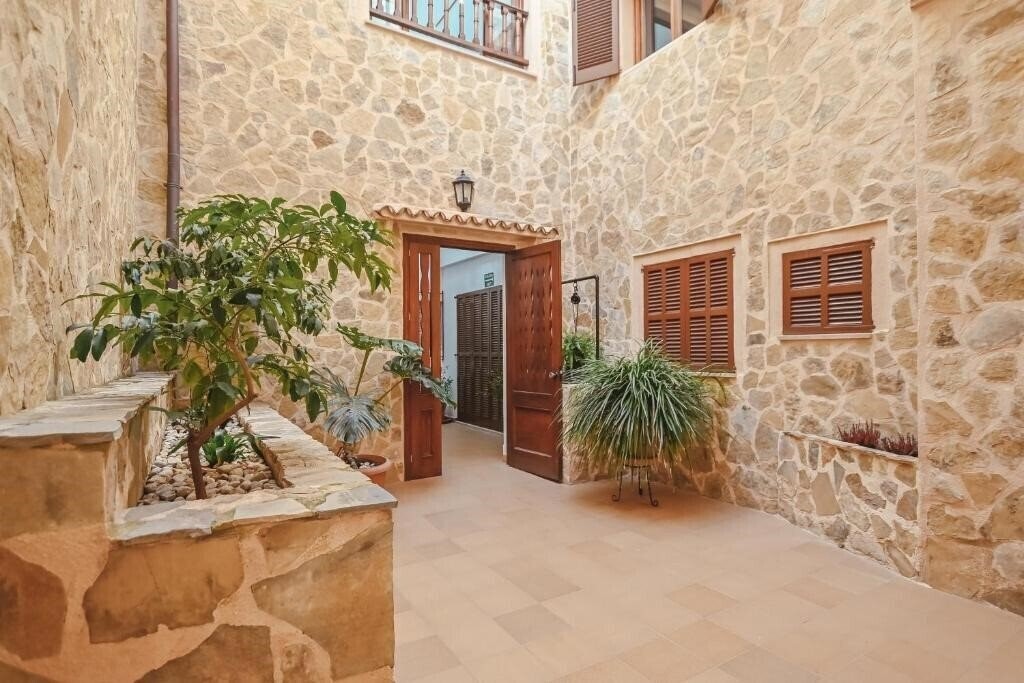 Готель Hostal Can Gallu 2*