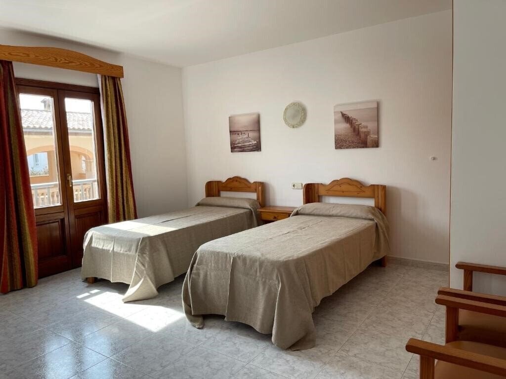 Фото Hostal Can Gallu 2*