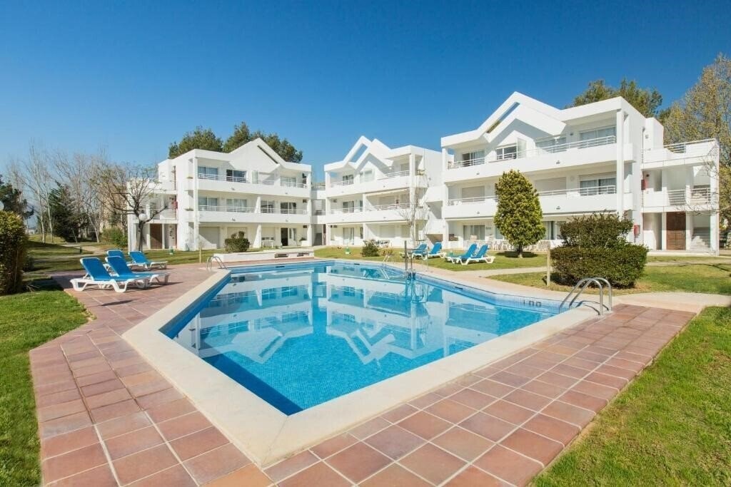 Отель Habitat Apartments 3*