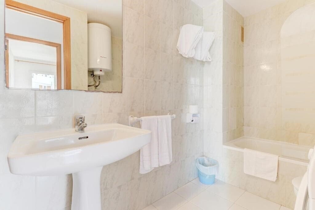 Изображение Apartamentos Llevant (Port de Pollenca) 2*