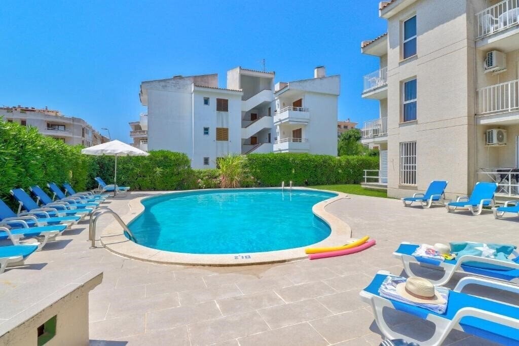 Отель Apartamentos Llevant (Port de Pollenca) 2*