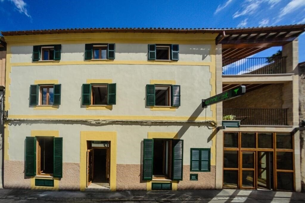 Отель Embat Hostel 2*