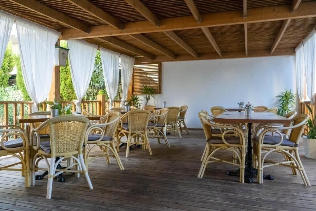 Фото Coral Beach House & Food 1*