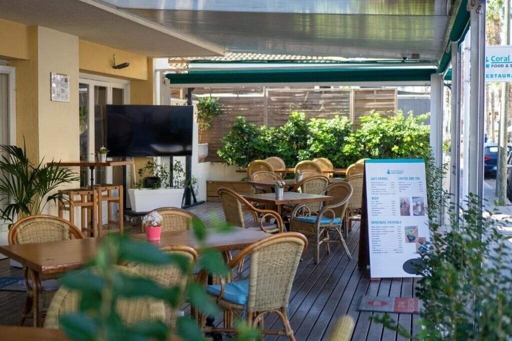 Фотография Coral Beach House & Food 1*