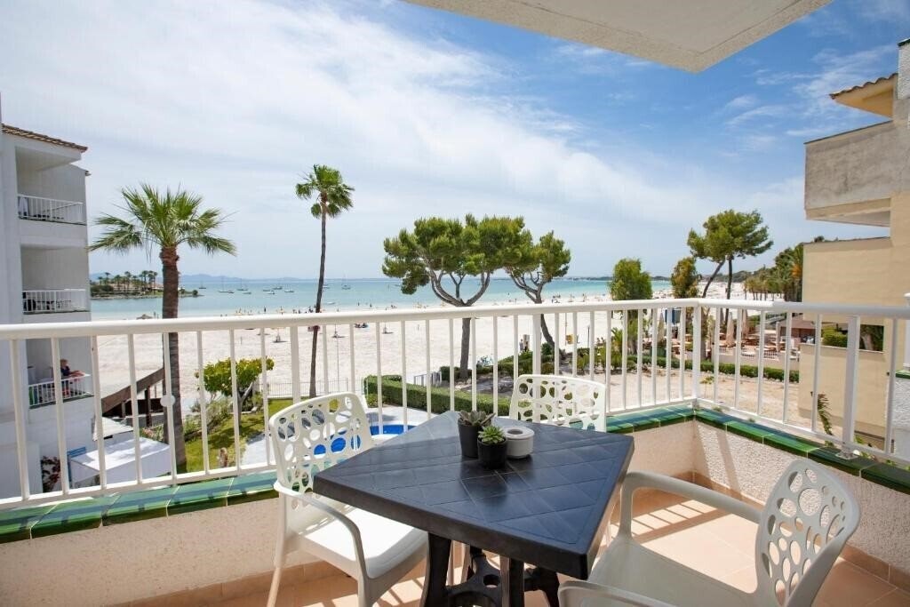 Готель Sand Beach Apartments 3*