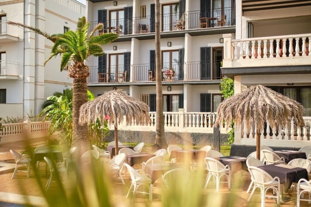 Готель Navia Santa Ponsa Hotel 3*