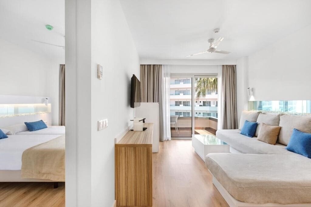 Фотография Metropolitan Juka Playa Aparthotel 4*