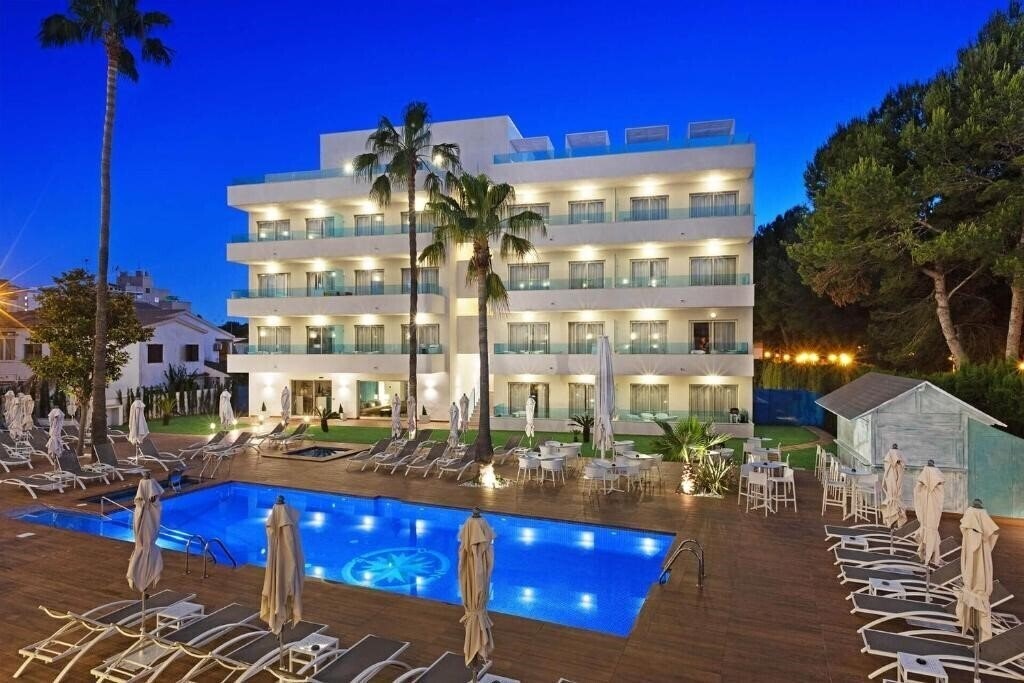 Отель Metropolitan Juka Playa Aparthotel 4*
