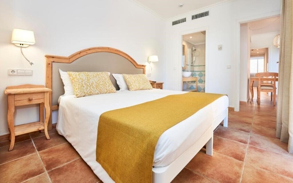 Фото Insotel Cala Mandia Resort & SPA 4*