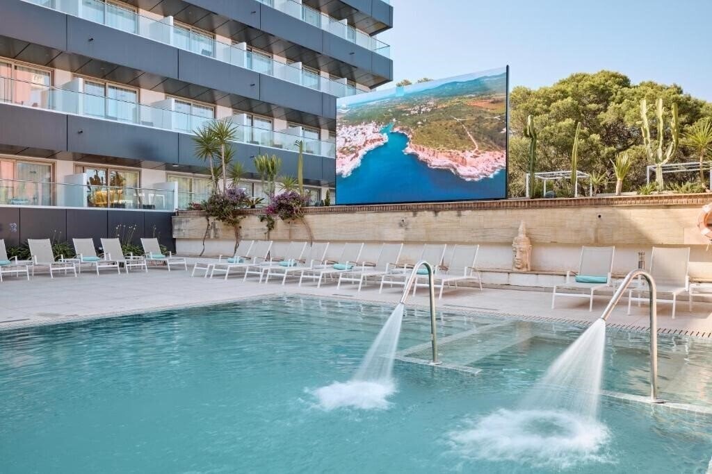 Готель Ipanema Beach 4*
