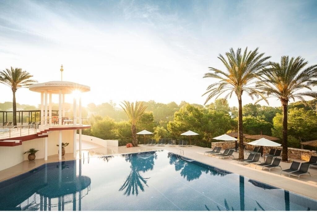Отель Robinson Cala Serena 4*