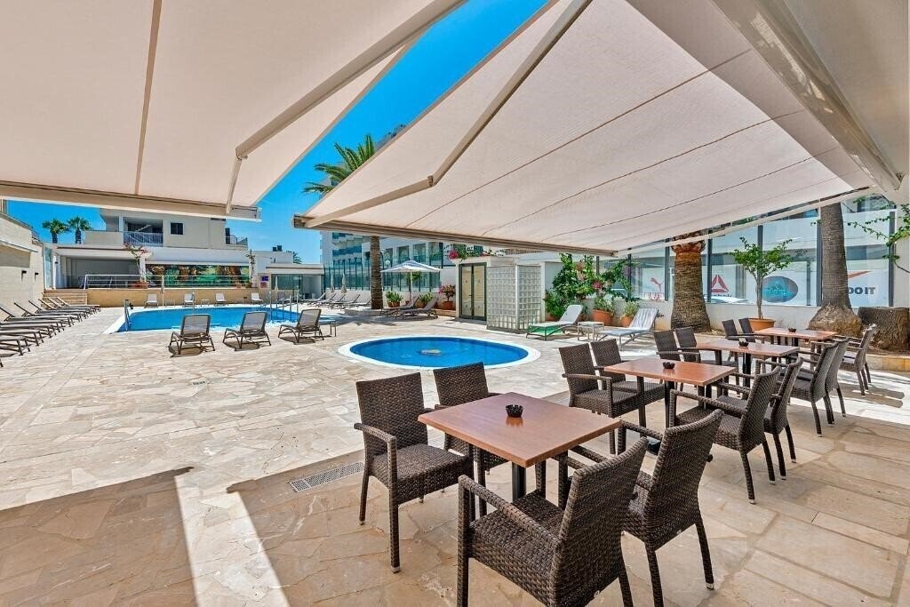 Фотографія Biniamar Hotel 3*