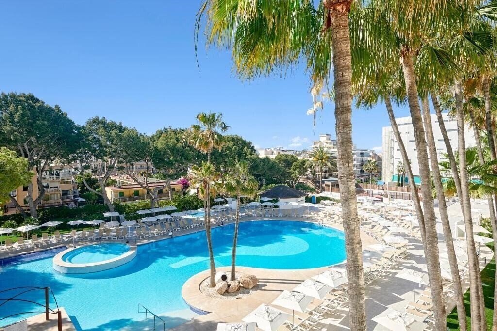 Отель Iberostar Waves Cristina 4*