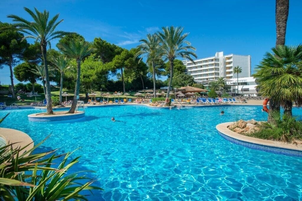 Готель Exagon Park 4*