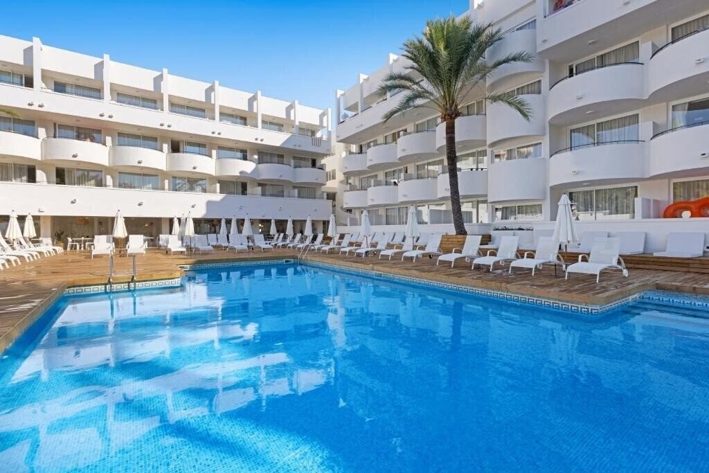Готель Palmanova Beach Apartments by TRH 3*