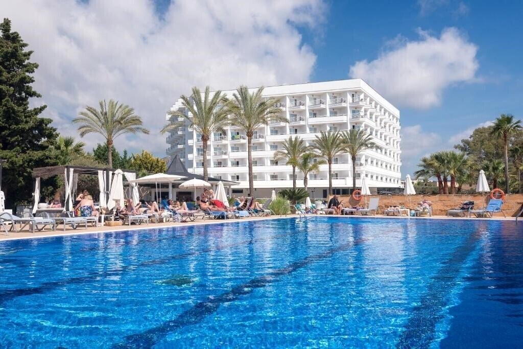 Отель Cala Millor Garden 4*