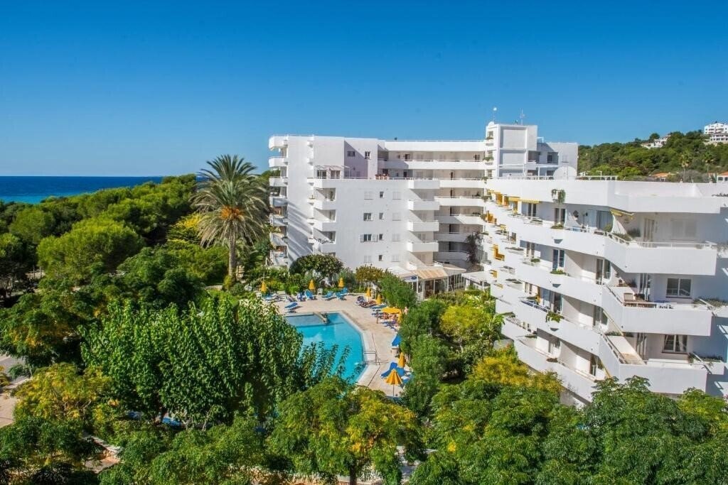 Отель Hamilton Court 3*