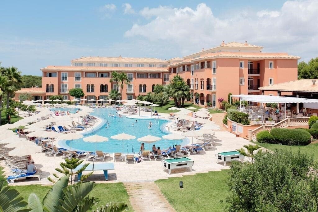 Готель Grupotel Macarella Suites & SPA 4*