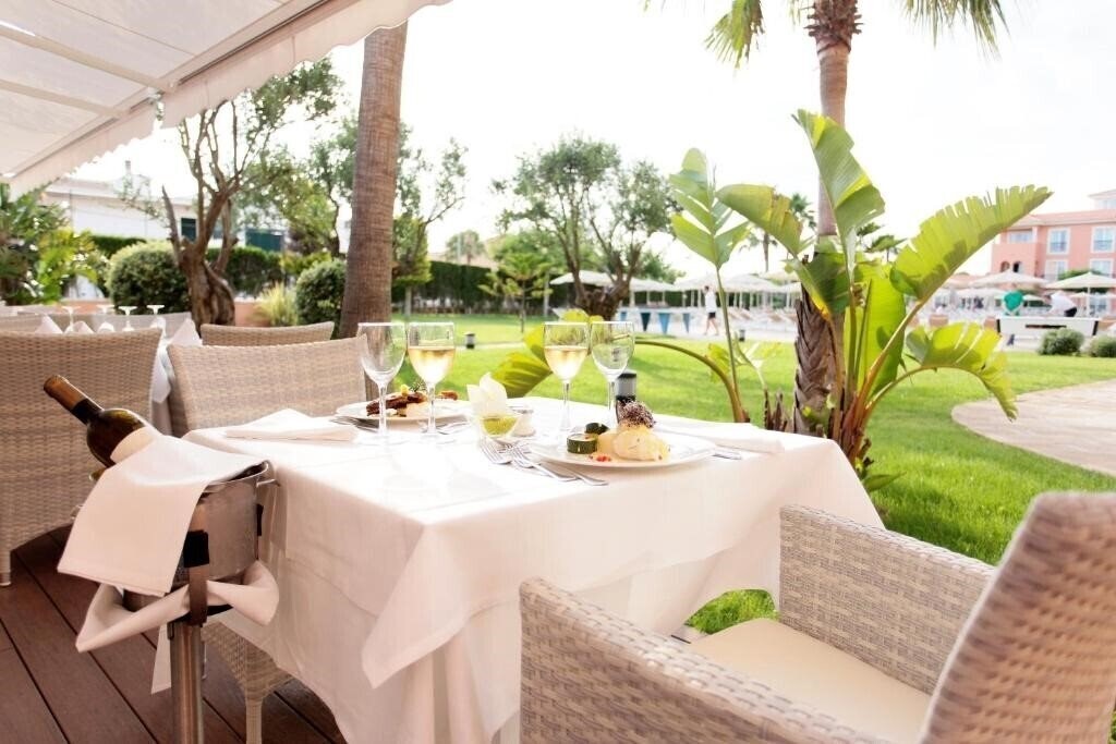 Зображення Grupotel Macarella Suites & SPA 4*