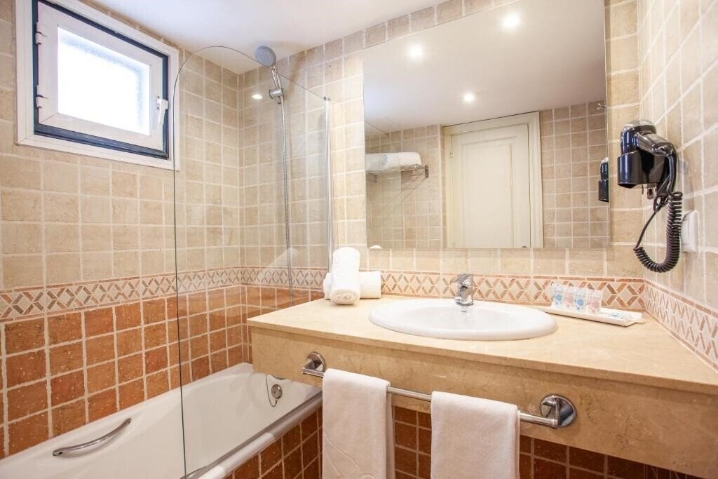 Фотографія Grupotel Club Menorca 3*