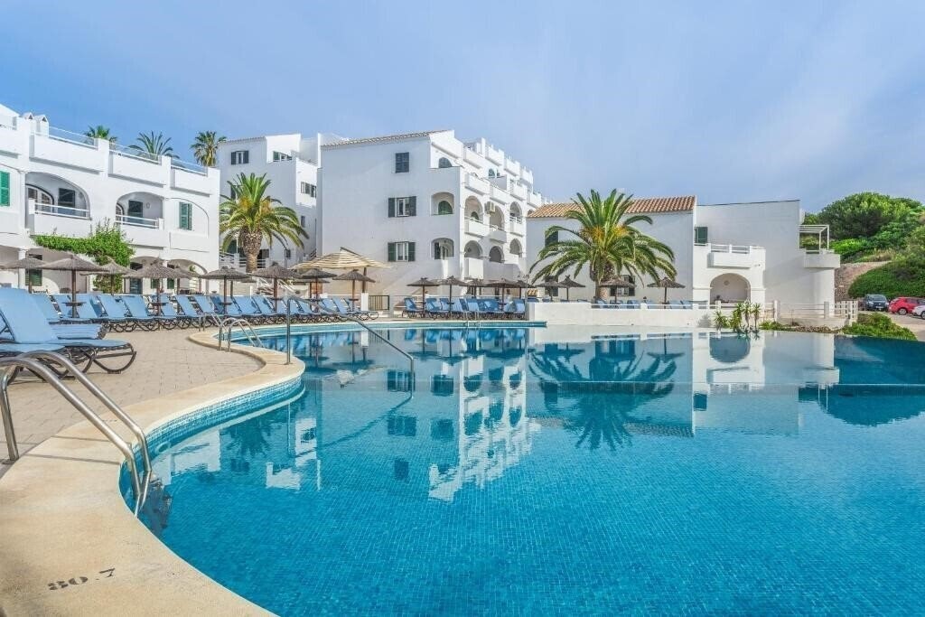 Отель White Sands Beach Club 3*