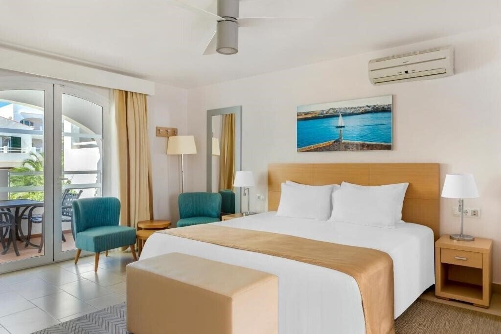 Фото White Sands Beach Club 3*