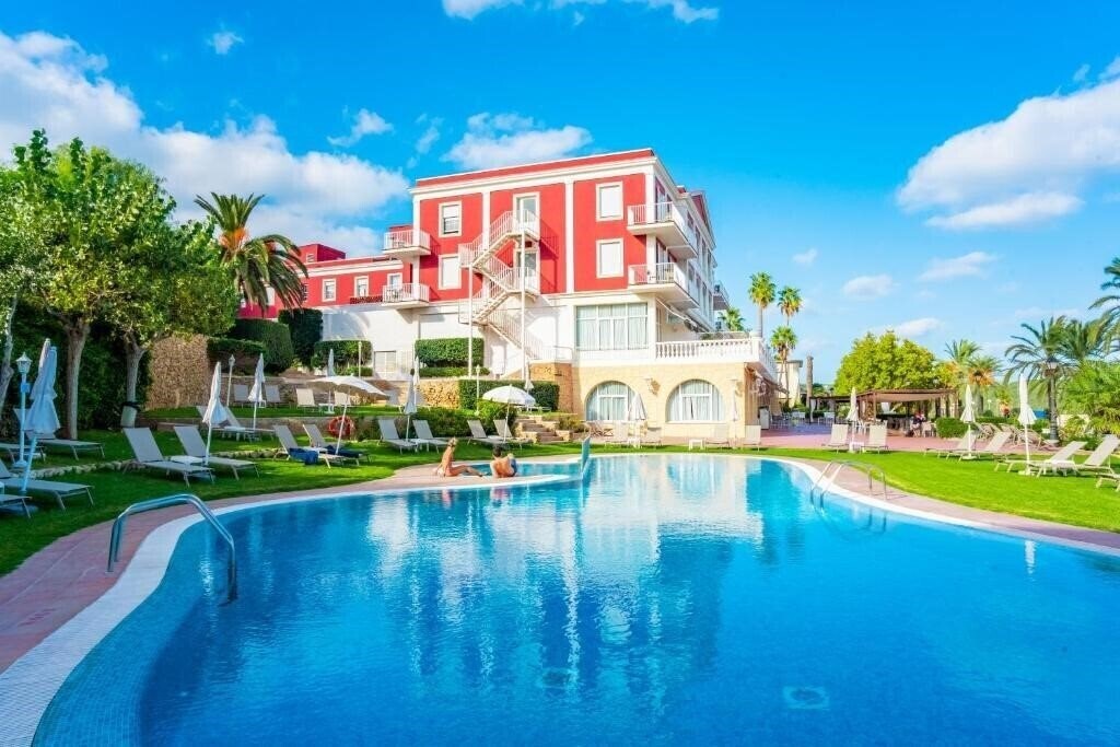 Готель Port Mahon 4*