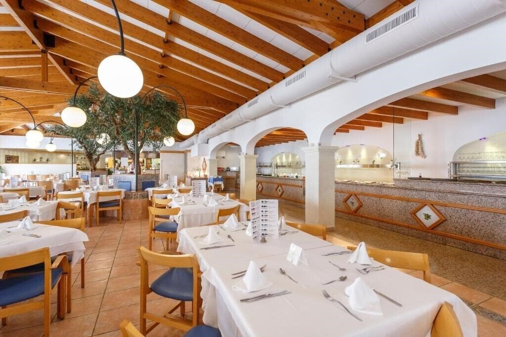 Картинка Royal Son Bou Family Club 4*