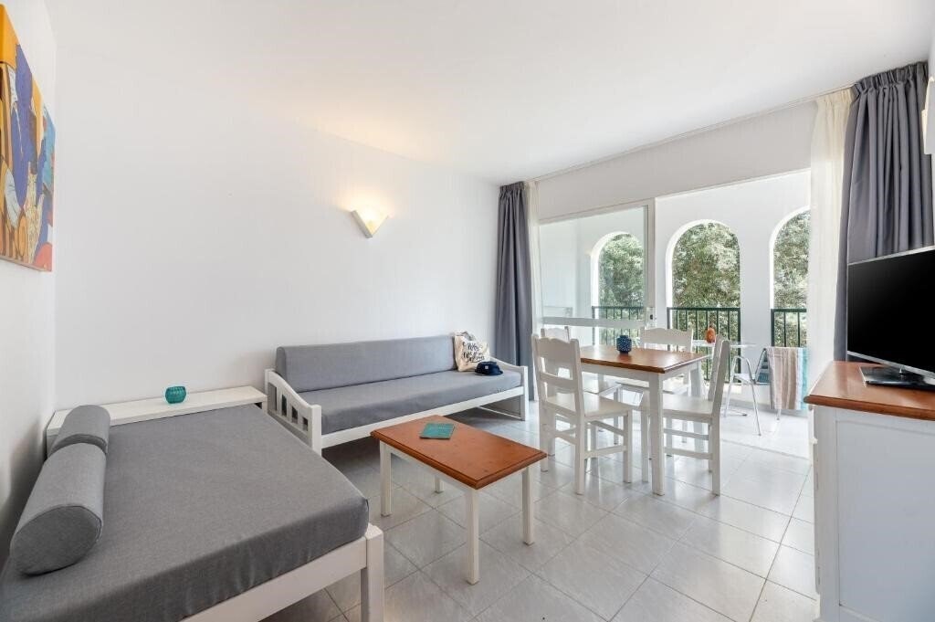 Зображення Vibra Caleta Playa Apartamentos (ex. Vacances Menorca Caleta Playa) 3*