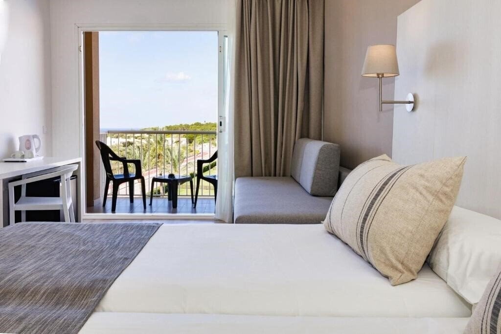 Фото Minura Sur Menorca & Waterpark 4*