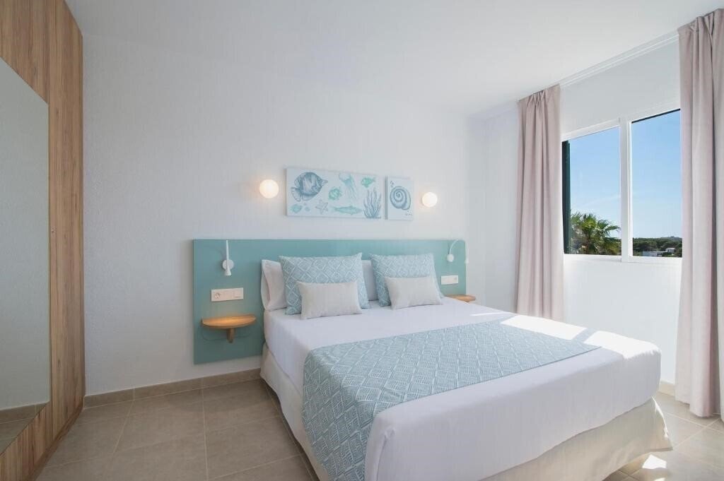 Фото Pierre Vacances Apartamentos Menorca Club Blanes 3*