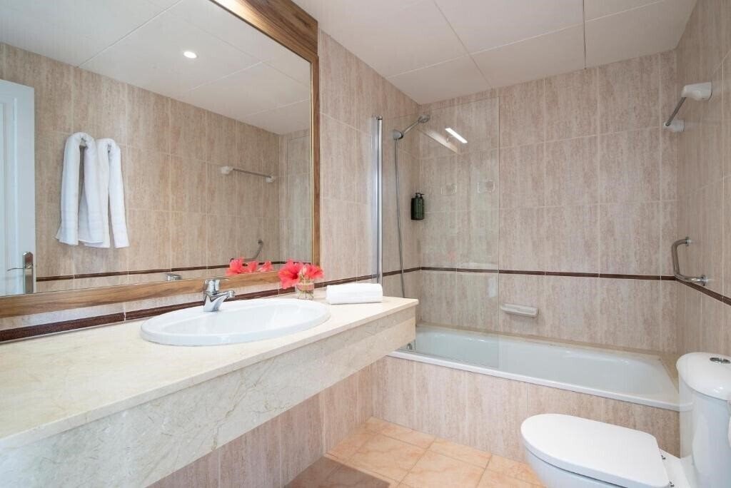 Фотографія Pierre Vacances Apartamentos Menorca Club Blanes 3*