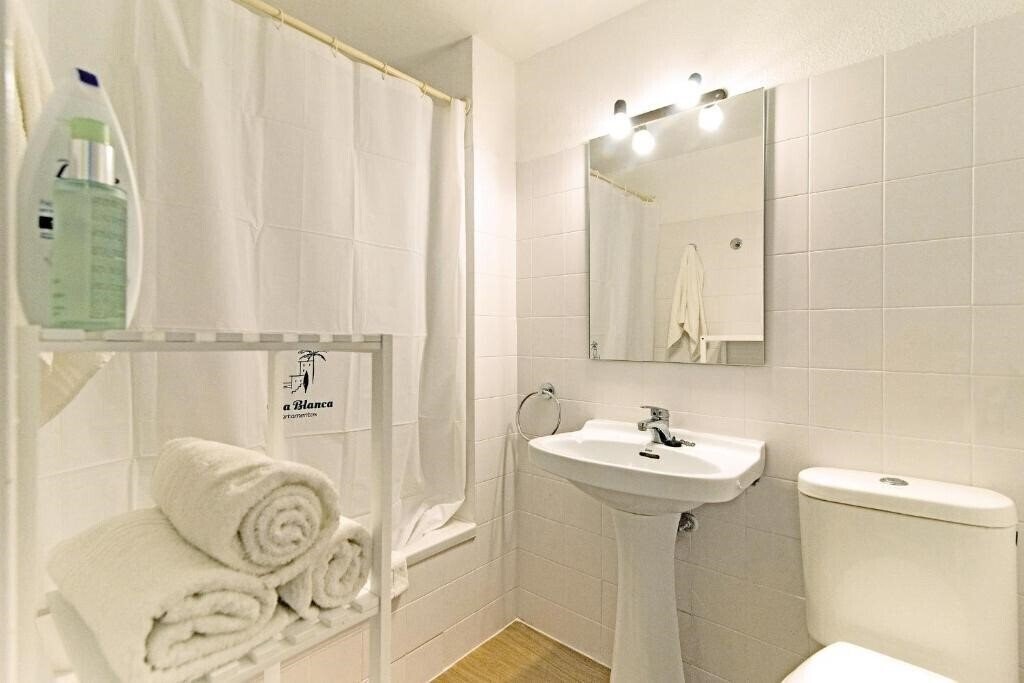 Фотография Apartamentos Cala Blanca 3*
