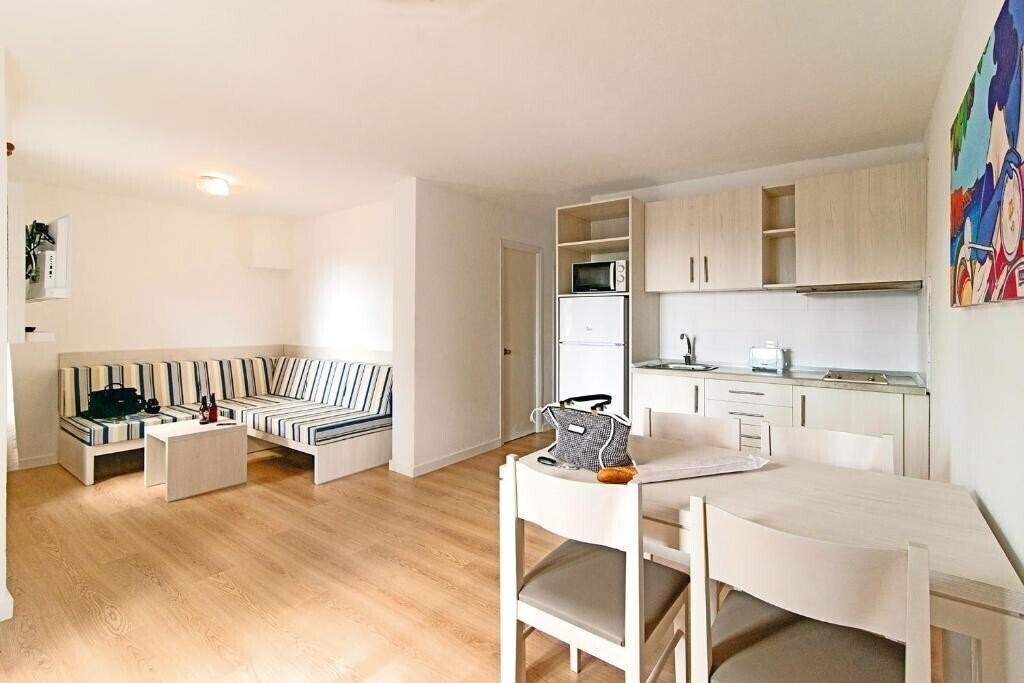 Картинка Apartamentos Cala Blanca 3*