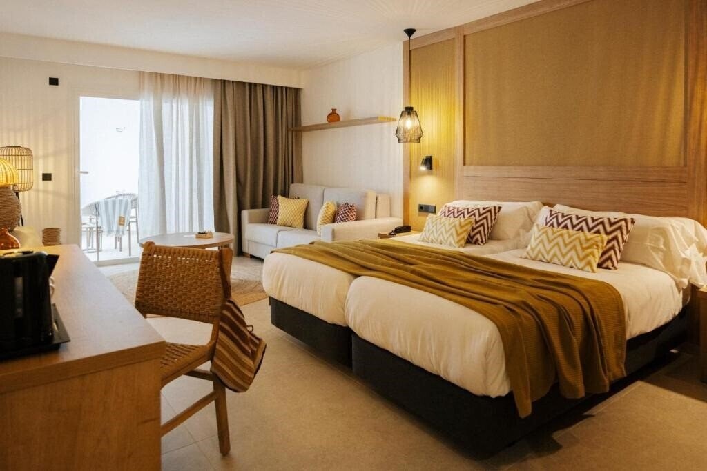 Фото Caramelo Marina Calan Bosch Hotel 4*
