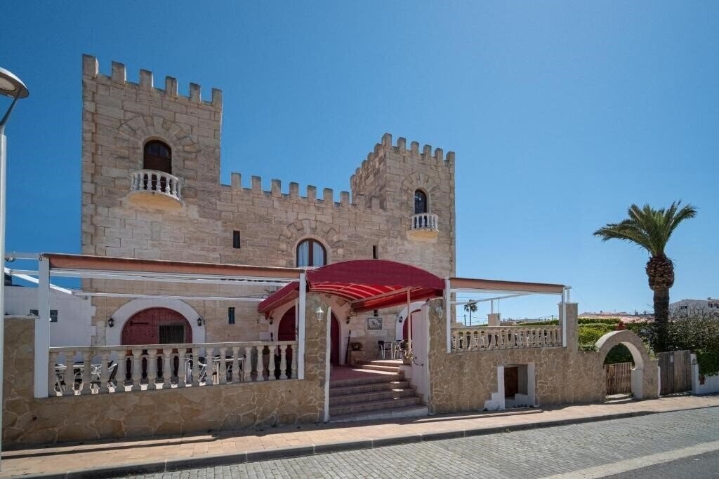 Готель Castell de Lo 1*