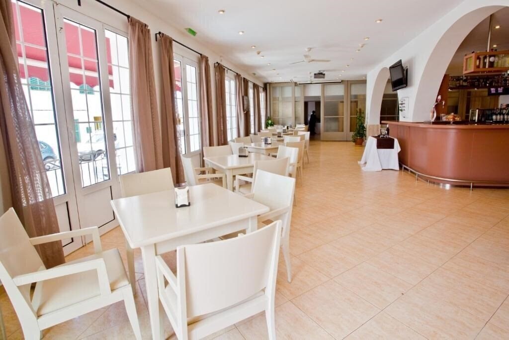 Фотография Jeni & Restaurant Hotel 3*
