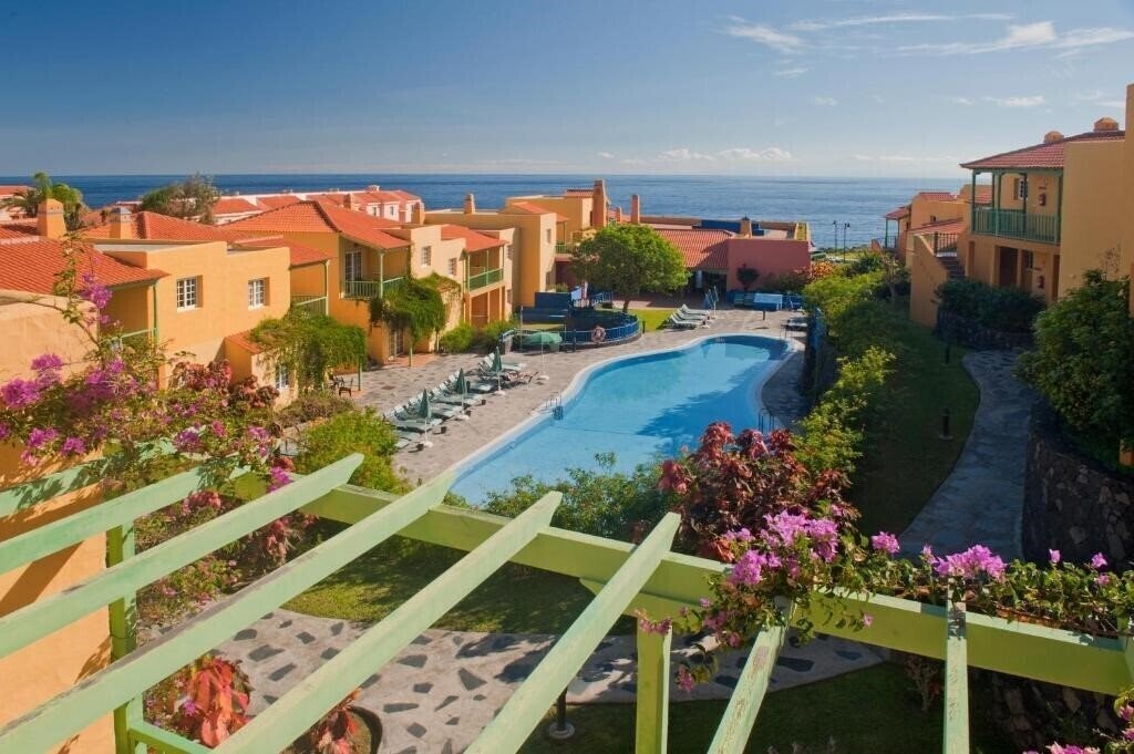 Отель La Caleta Apartamentos 3*