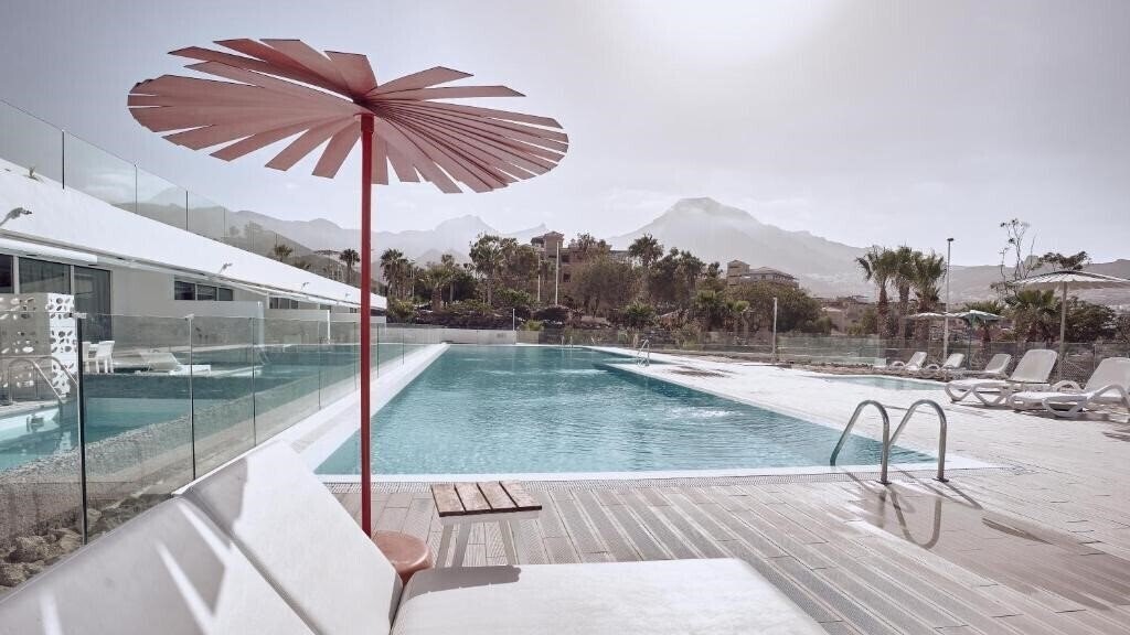 Готель Baobab Suites 5*