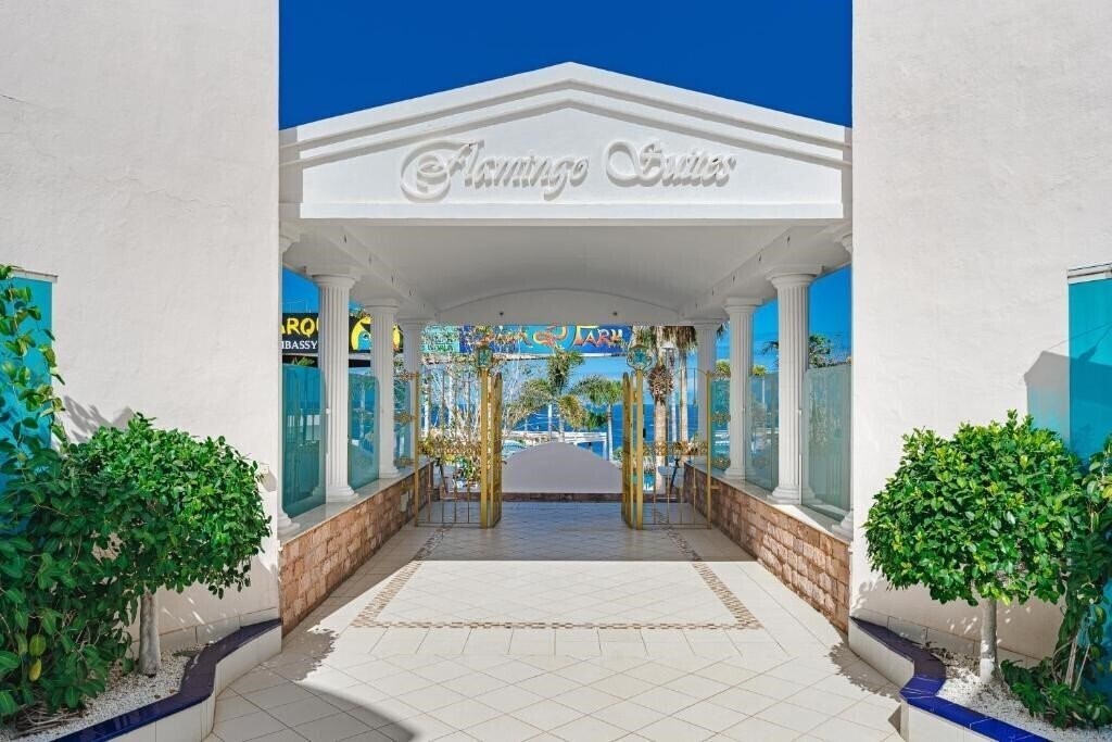 Готель Flamingo Suites 4*