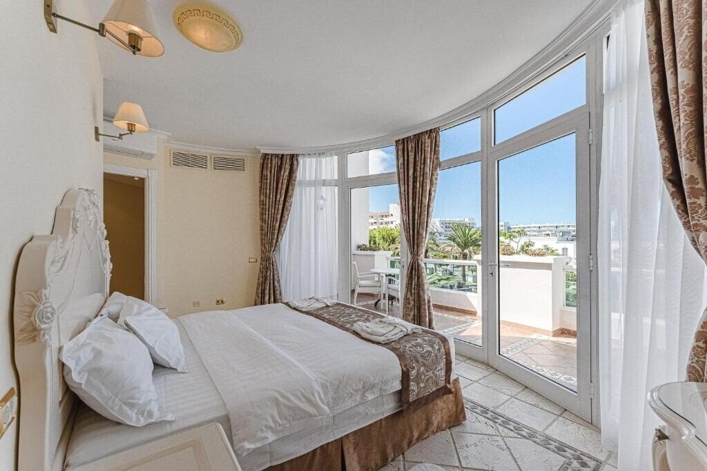 Зображення Flamingo Suites 4*