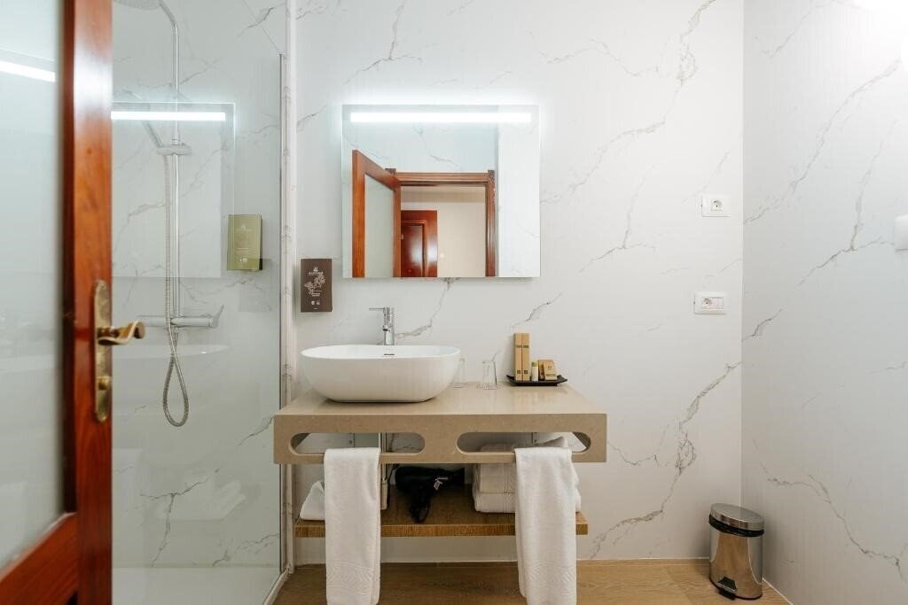 Фото Reveron Plaza 4*
