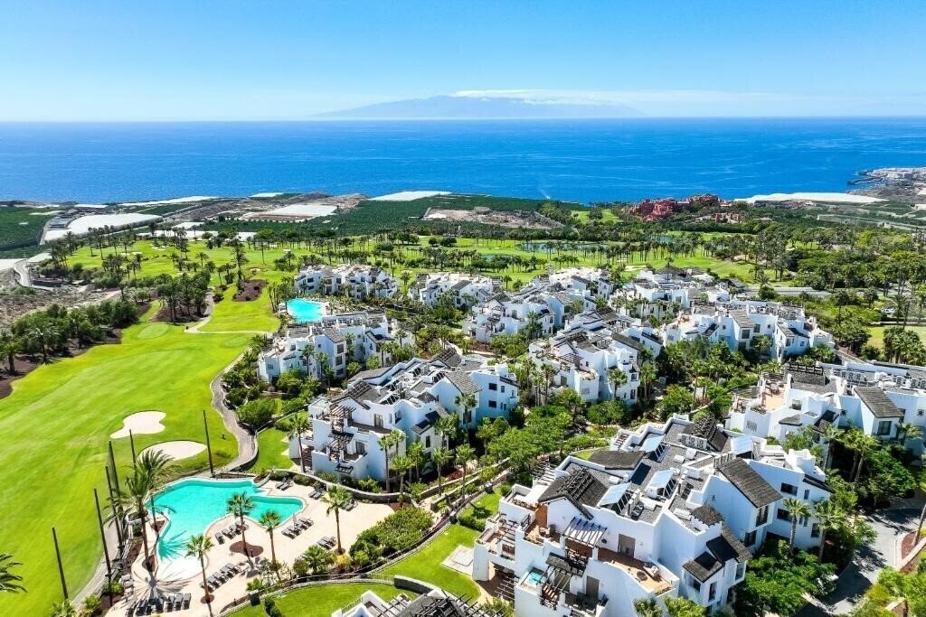 Отель Las Terrazas de Abama Suites 5*