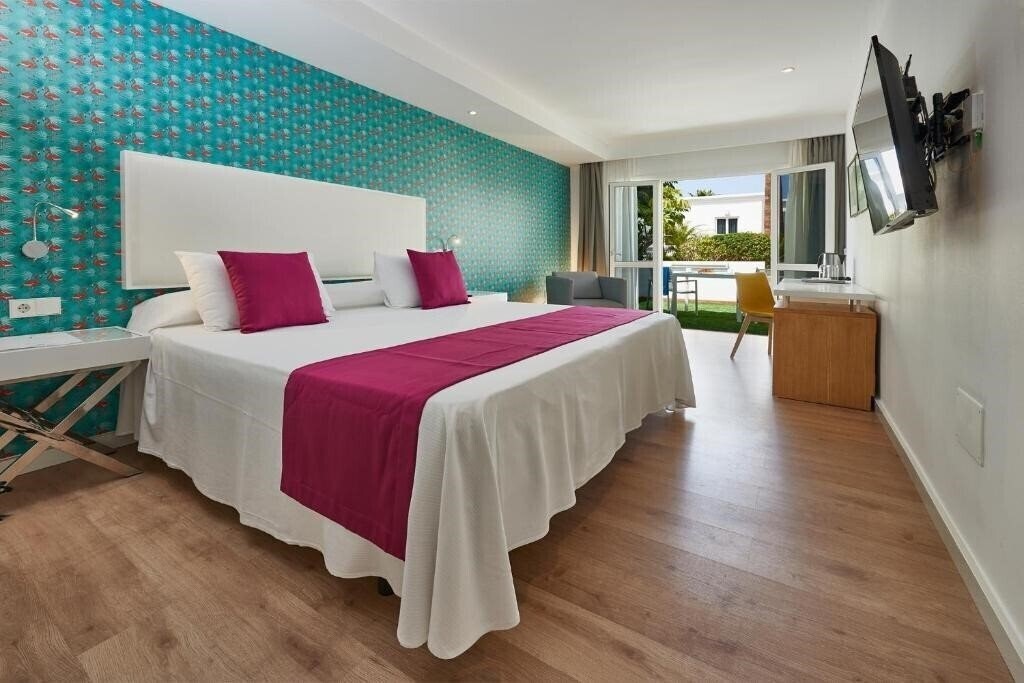 Отель Flamingo Beach Mate 4*
